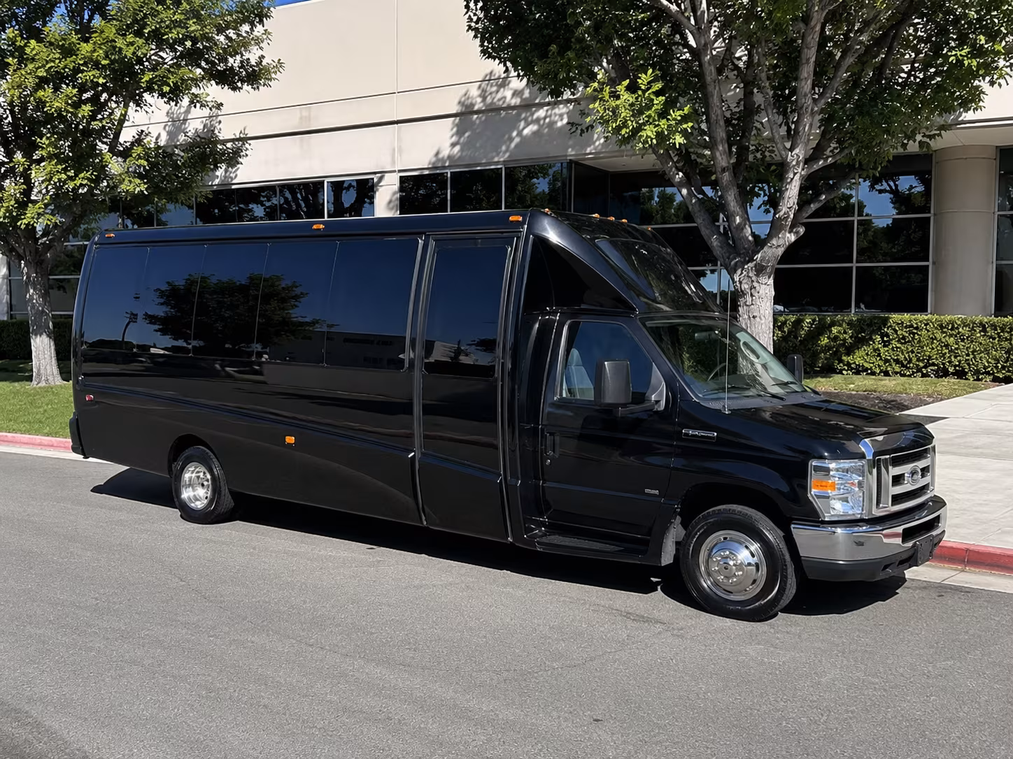 shuttle to fresno yosemite international airport